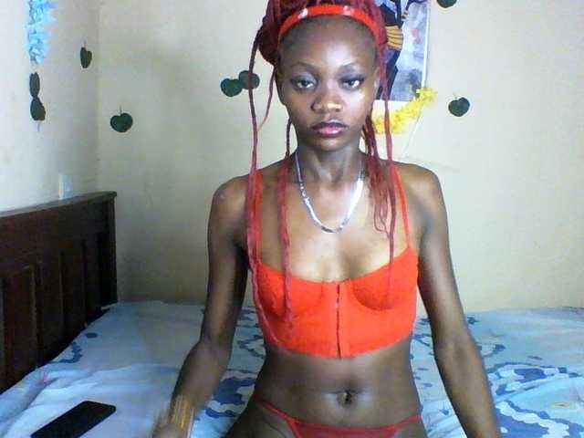 Luna-Noir live cam on BongaCams