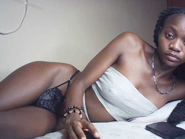 Luna-Noir's BongaCams show and profile