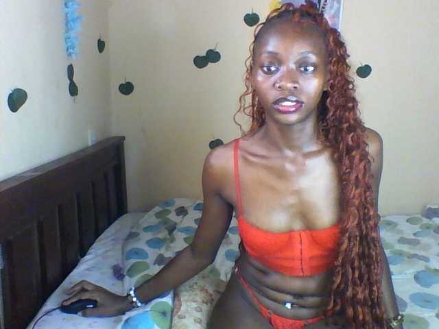 Luna-Noir live cam on BongaCams