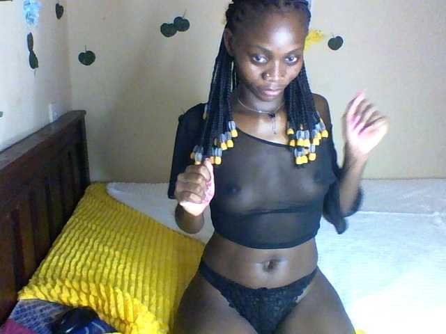Luna-Noir live cam on BongaCams