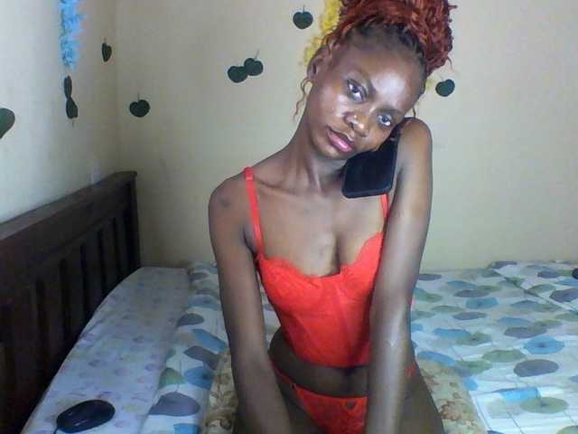 Luna-Noir live cam on BongaCams