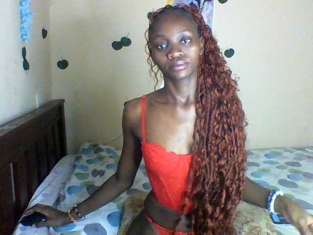 Luna-Noir live cam on BongaCams