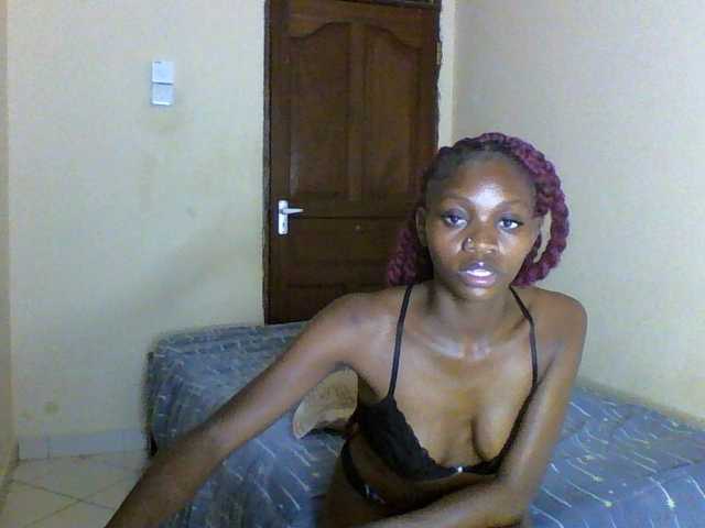 Luna-Noir live cam on BongaCams