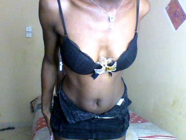 Luna-Noir live cam on BongaCams