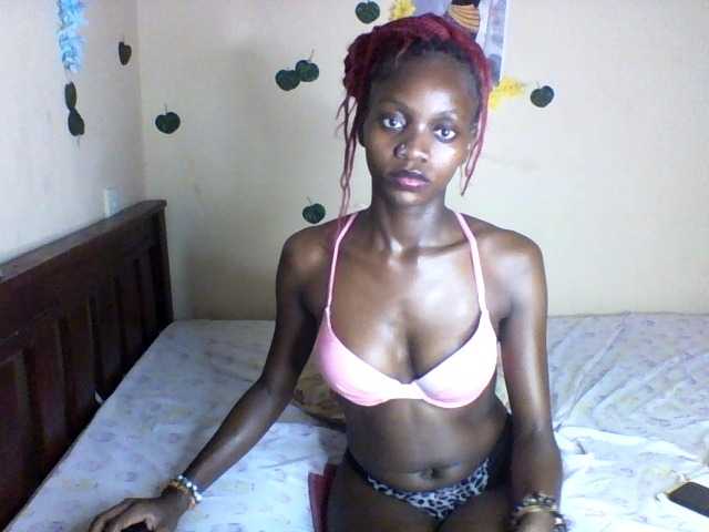 Luna-Noir live cam on BongaCams