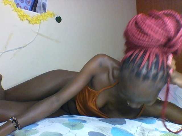Luna-Noir live cam on BongaCams