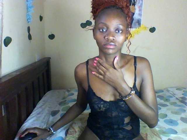 Luna-Noir live cam on BongaCams