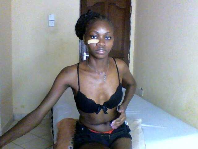 Luna-Noir live cam on BongaCams
