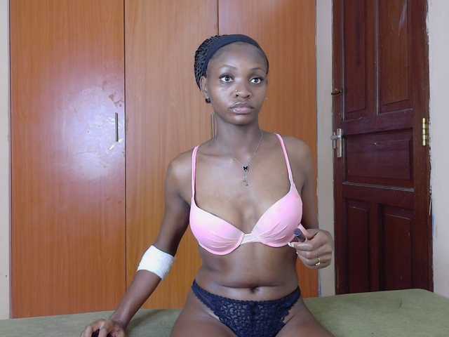 Luna-Noir live cam on BongaCams