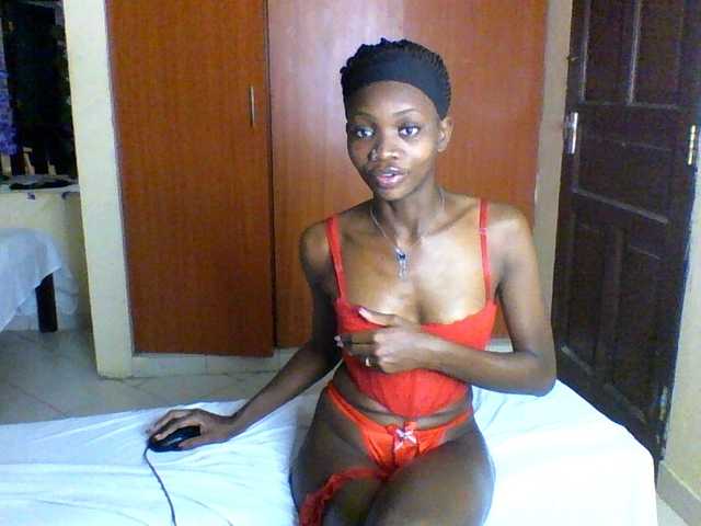 Luna-Noir live cam on BongaCams
