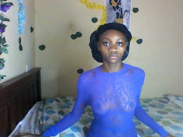 Luna-Noir live cam on BongaCams