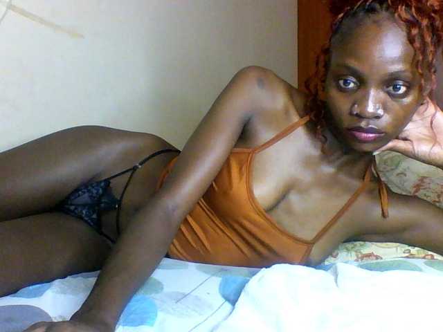 Luna-Noir live cam on BongaCams