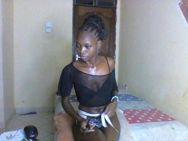 Luna-Noir live cam on BongaCams