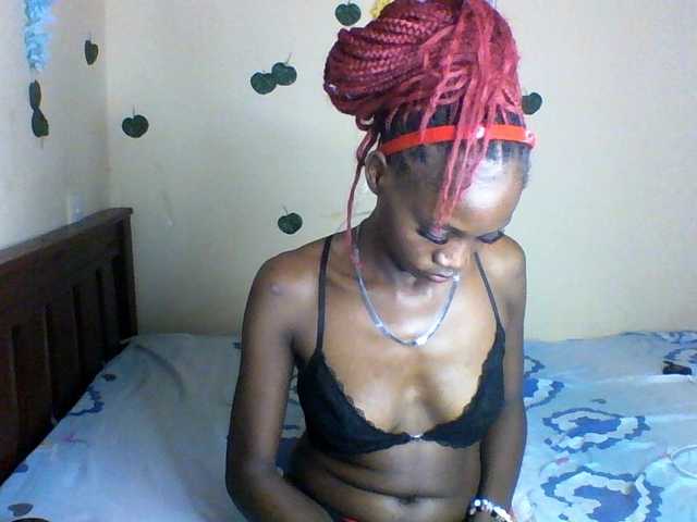 Luna-Noir live cam on BongaCams