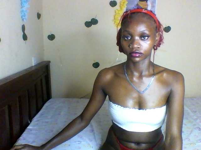 Luna-Noir live cam on BongaCams