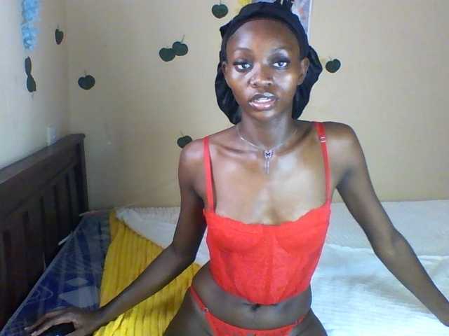 Luna-Noir live cam on BongaCams