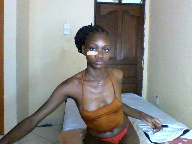 Luna-Noir live cam on BongaCams