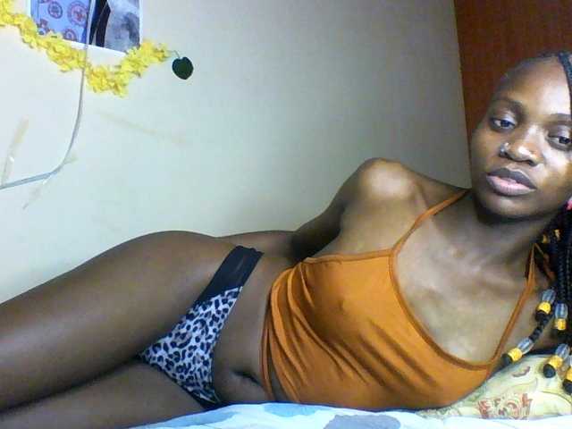 Luna-Noir live cam on BongaCams