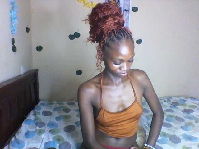 Luna-Noir live cam on BongaCams