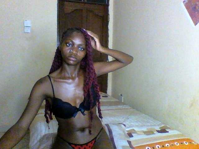 Luna-Noir live cam on BongaCams