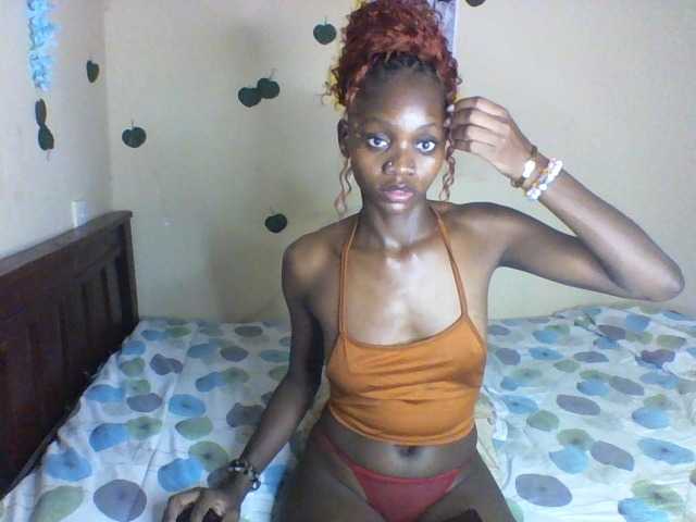 Luna-Noir live cam on BongaCams
