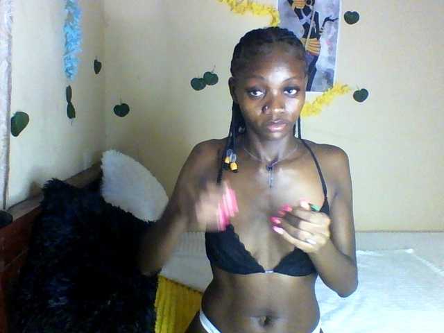 Luna-Noir live cam on BongaCams