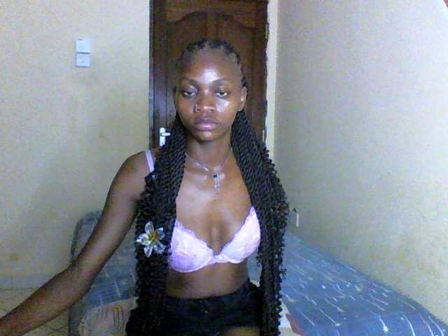 Luna-Noir live cam on BongaCams