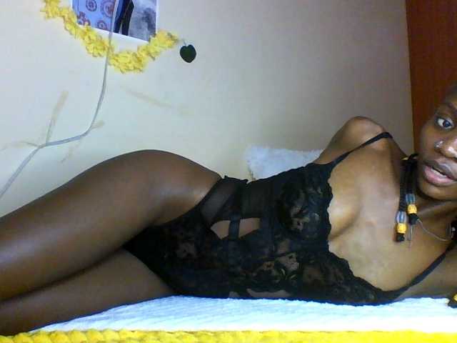 Luna-Noir live cam on BongaCams