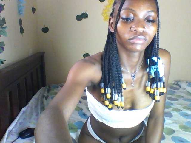 Luna-Noir live cam on BongaCams