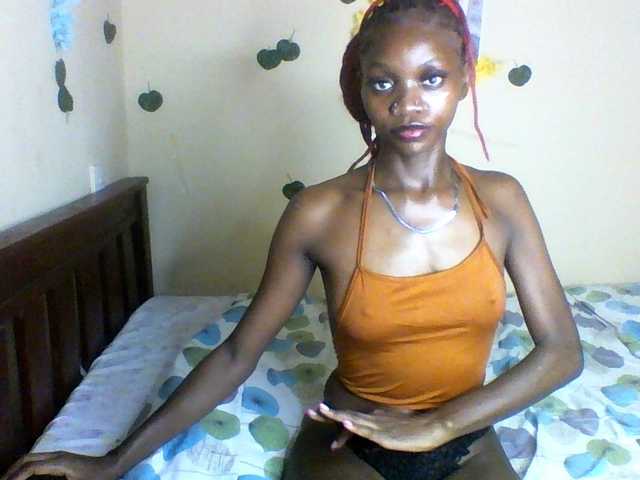 Luna-Noir live cam on BongaCams