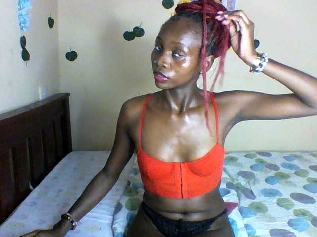 Luna-Noir live cam on BongaCams