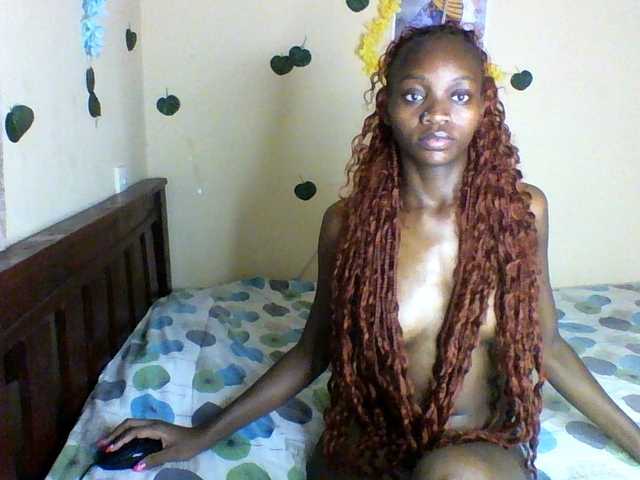 Luna-Noir live cam on BongaCams