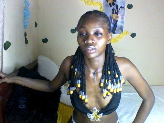 Luna-Noir live cam on BongaCams