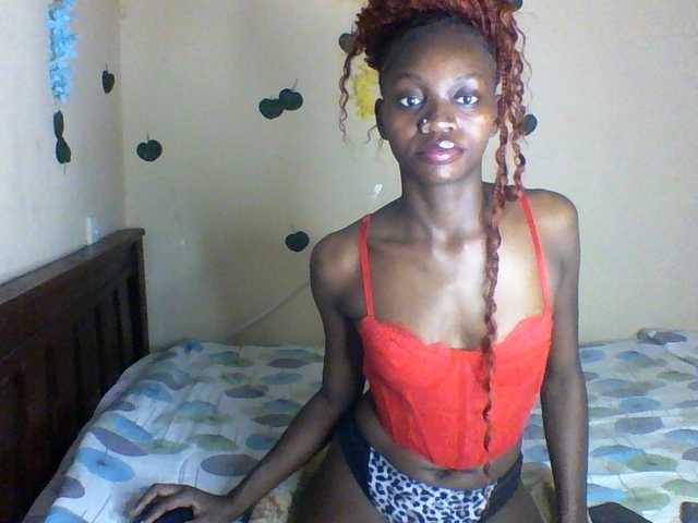 Luna-Noir live cam on BongaCams
