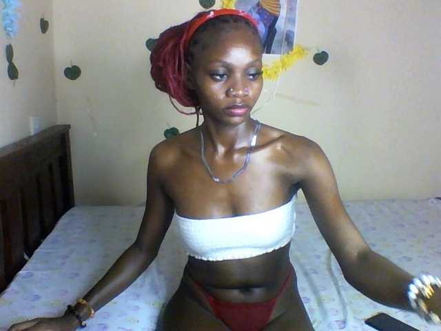 Luna-Noir live cam on BongaCams