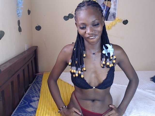 Luna-Noir live cam on BongaCams
