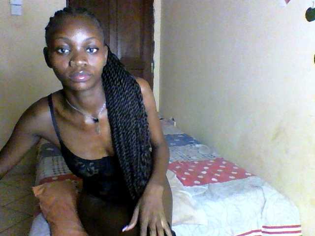 Luna-Noir live cam on BongaCams