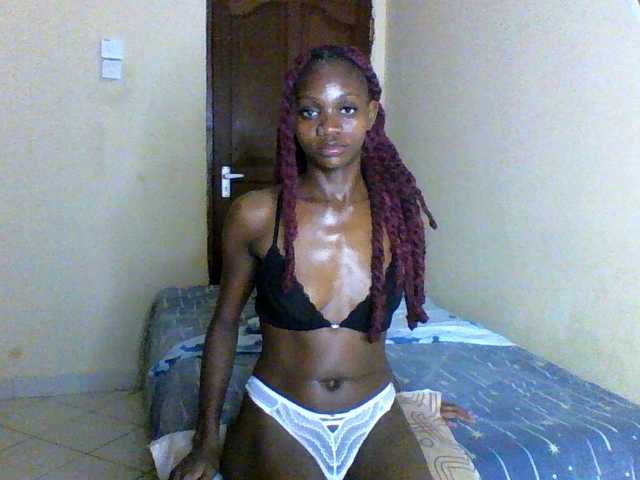 Luna-Noir live cam on BongaCams