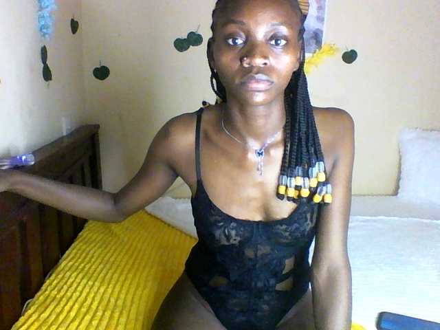 Luna-Noir live cam on BongaCams
