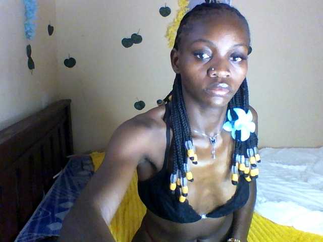 Luna-Noir live cam on BongaCams