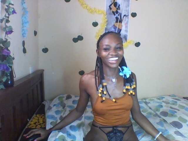 Luna-Noir live cam on BongaCams