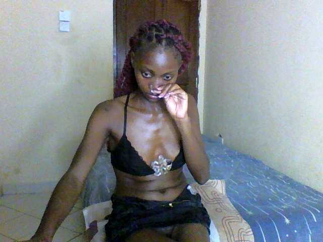 Luna-Noir live cam on BongaCams