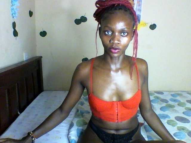 Luna-Noir live cam on BongaCams