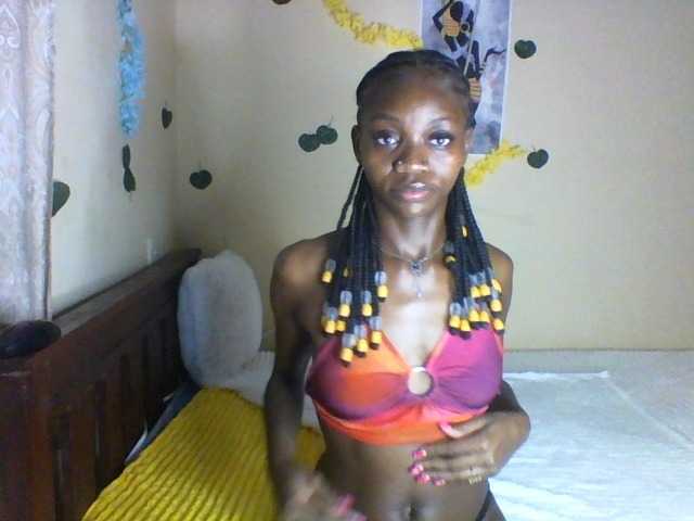 Luna-Noir live cam on BongaCams