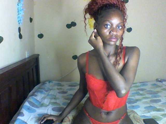 Luna-Noir live cam on BongaCams