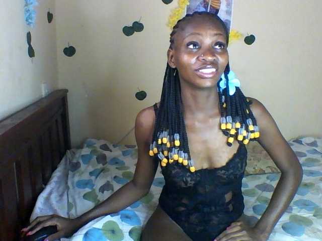 Luna-Noir live cam on BongaCams