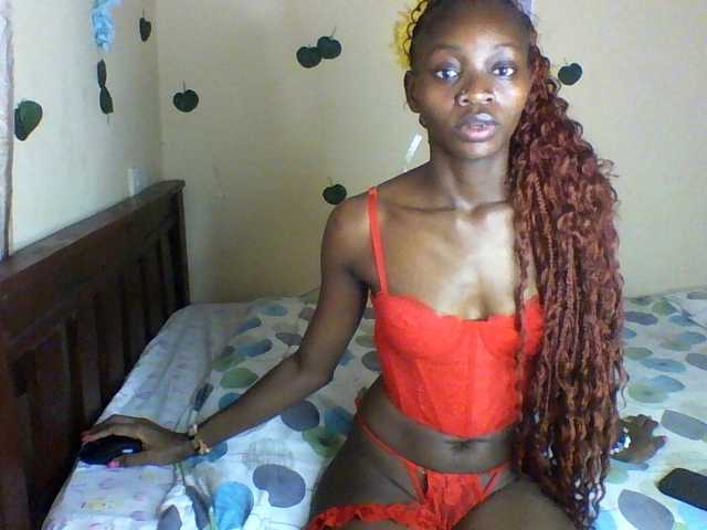 Luna-Noir live cam on BongaCams