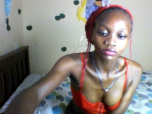 Luna-Noir live cam on BongaCams