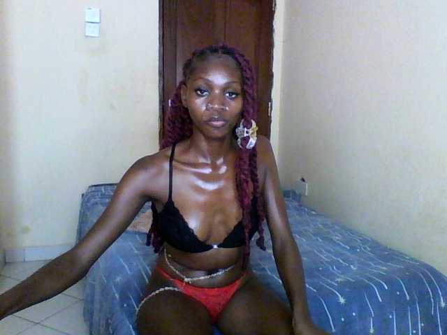 Luna-Noir live cam on BongaCams