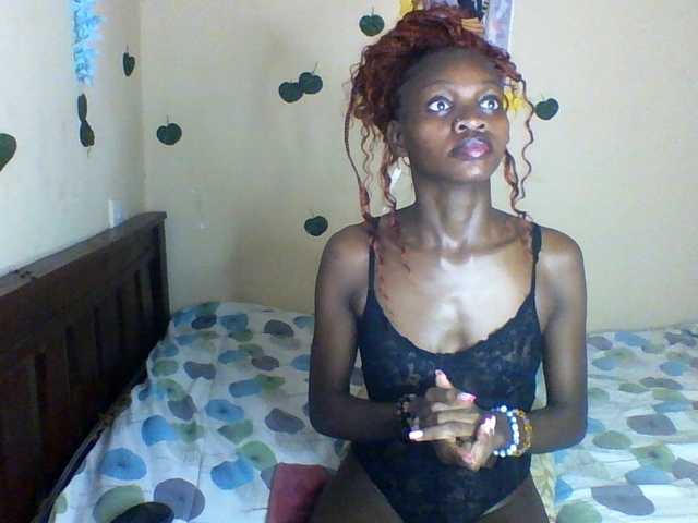 Luna-Noir live cam on BongaCams